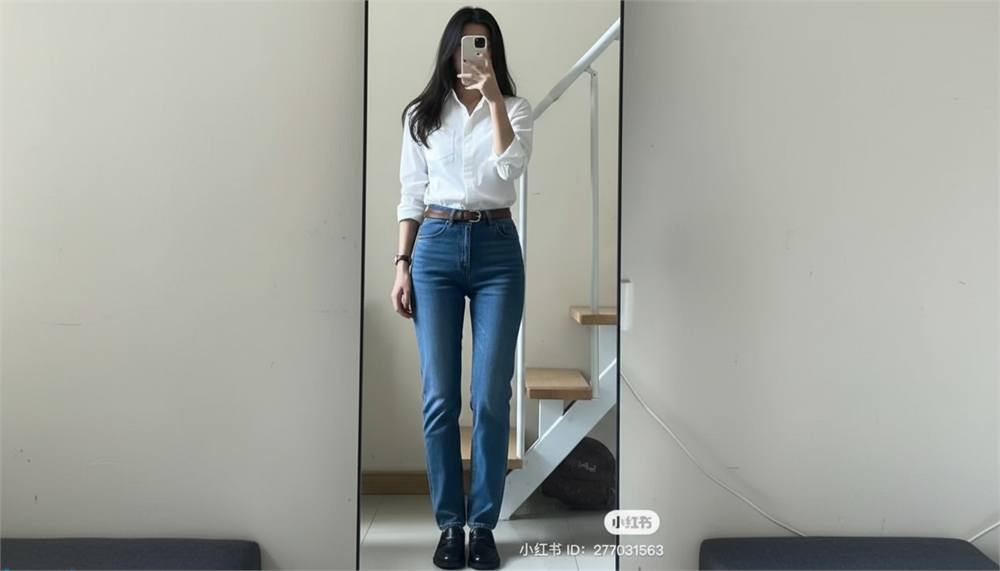 Quần jean ống đứng phối áo sơ mi trắng thanh lịch