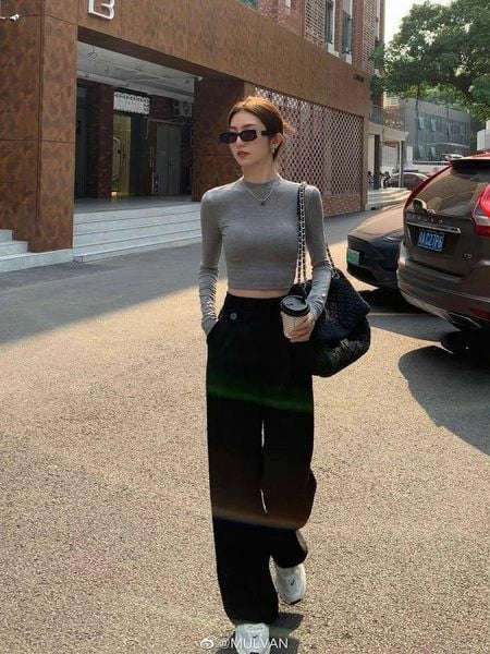 Quần ống rộng + croptop kín