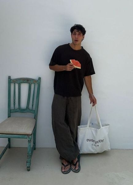 Quần ống suông đi với giày gì nam - Sandals