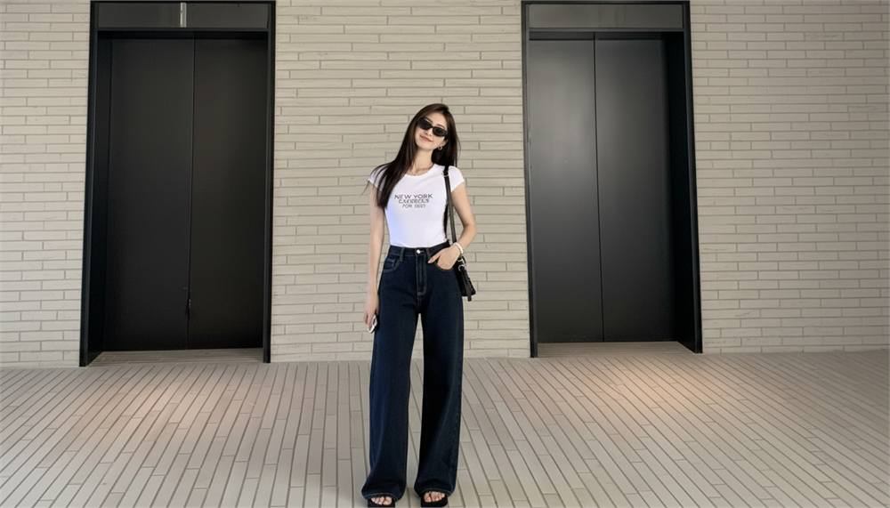 Quần jean ống đứng cho người đầy đặn phối đồ gọn dáng