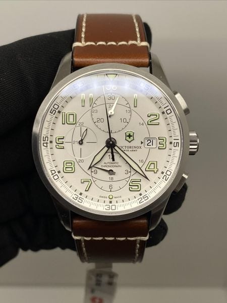 Vị trí dòng chữ Swiss Made trên mặt số