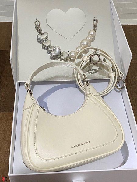 Thương hiệu túi xách nữ được yêu thích - túi xách Charles & Keith