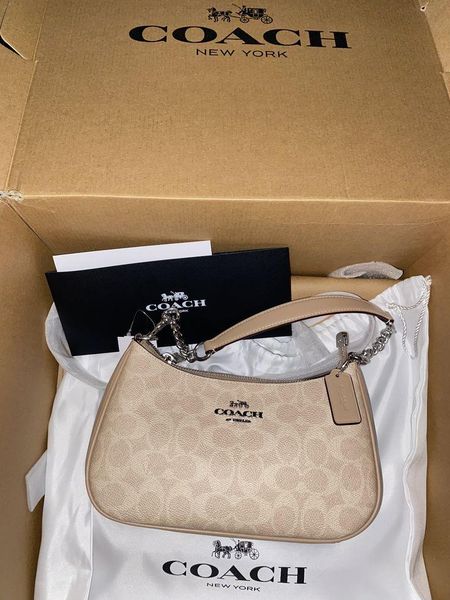 Thương hiệu túi xách nữ được yêu thích - túi xách Coach