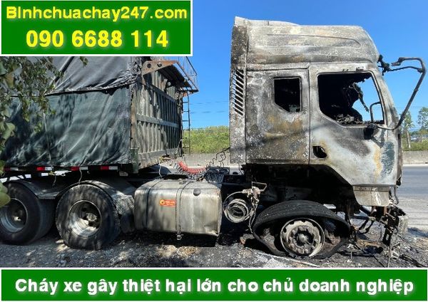 Cháy xe đầu kéo, xe container, xe tải gây thiệt hại lớn cho chủ doanh nghiệp