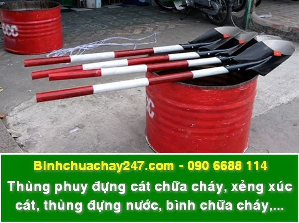 thùng phuy đựng cát chữa cháy và xẻng xúc cát chữa cháy