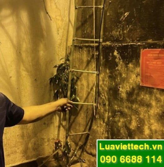 Hình ảnh thực tế chiếc thang dây thoát hiểm khẩn cấp từ nhà cao tầng đã cứu mạng nhiều người trong 1 vụ cháy nhà cao tầng.