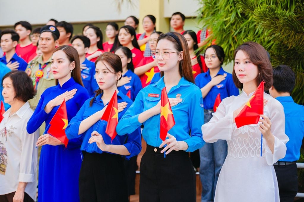 quà tặng đoàn thanh niên