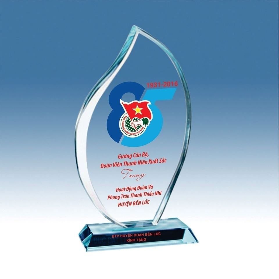 quà tặng đoàn thanh niên