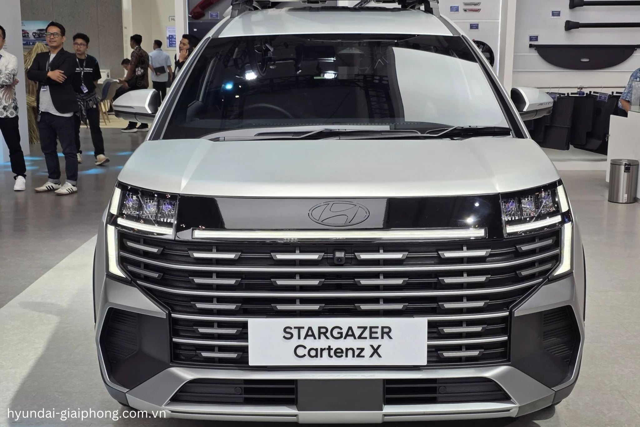Ngoại thất xe Hyundai Stargazer facelift 2026 thể hiện phong cách SUV mạnh mẽ và nam tính