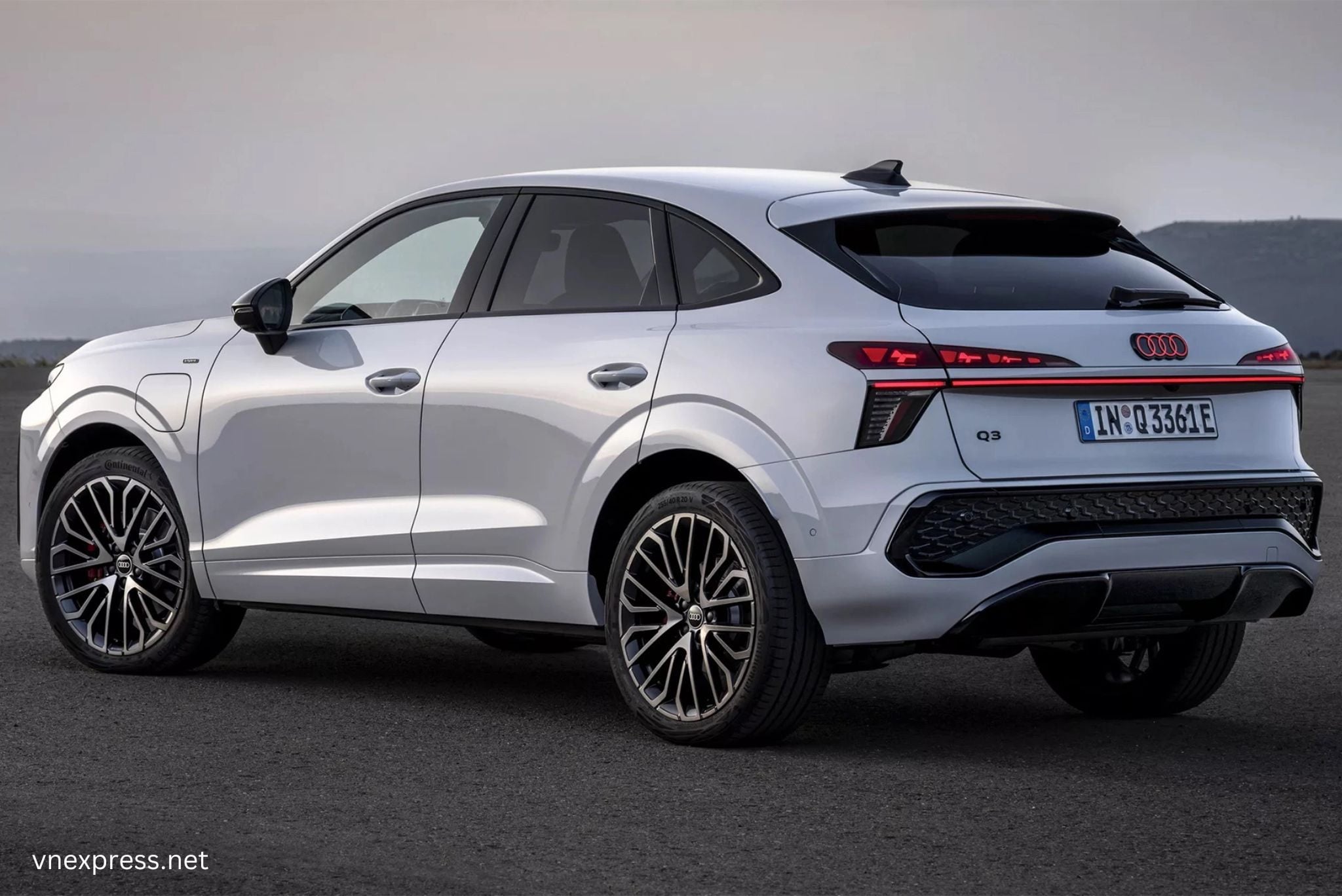 Audi Q3 Sportback 2026 thừa hưởng đường nét thiết kế từ Q3 tiêu chuẩn