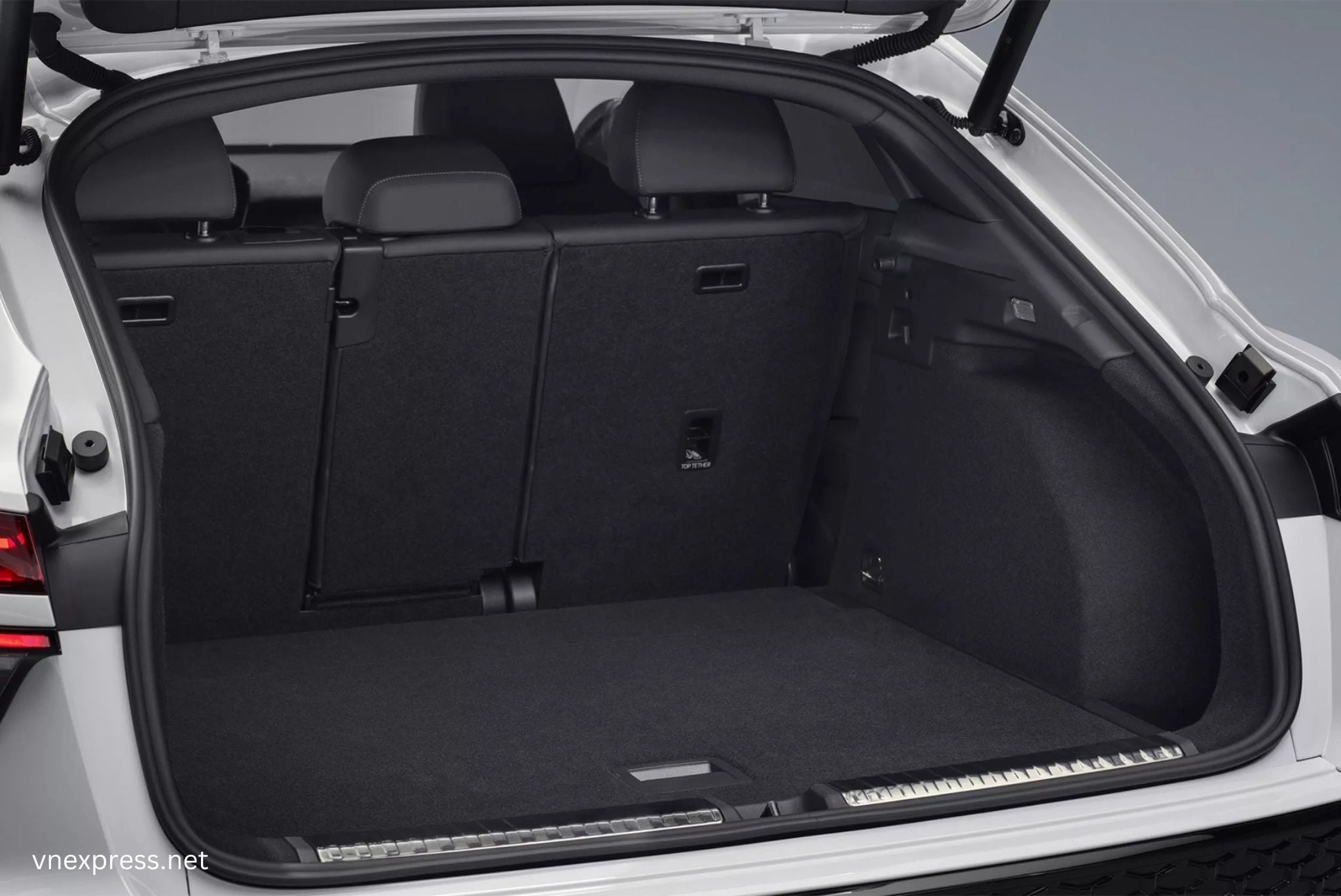 Audi Q3 Sportback 2026 giảm 97 lít dung tích khoang hành lý so với Q3