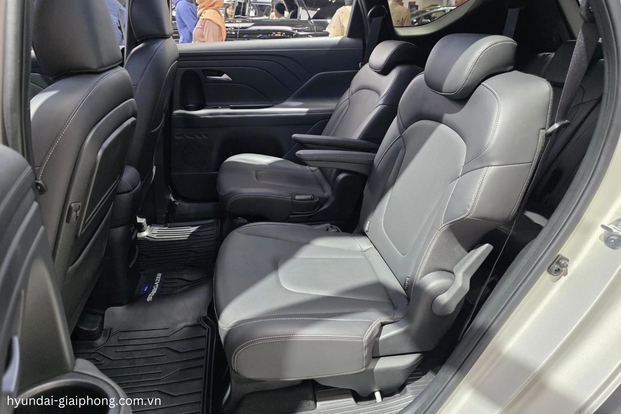 Hyundai Stargazer facelift 2026 cung cấp tùy chọn ghế nỉ hoặc ghế phối nỉ và da
