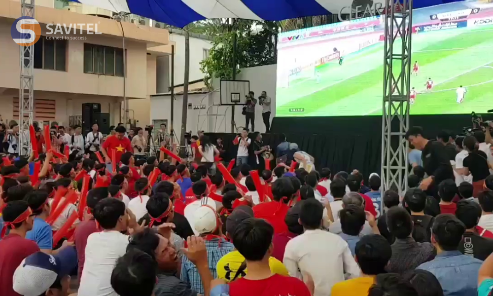 Dàn âm thanh cho sự kiện trình chiếu bóng đá màn hình lớn ngoài trời