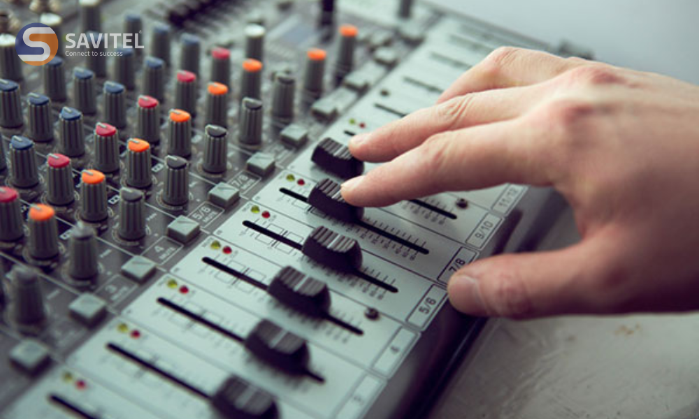 Mixer trộn và kiểm soát tín hiệu âm thanh