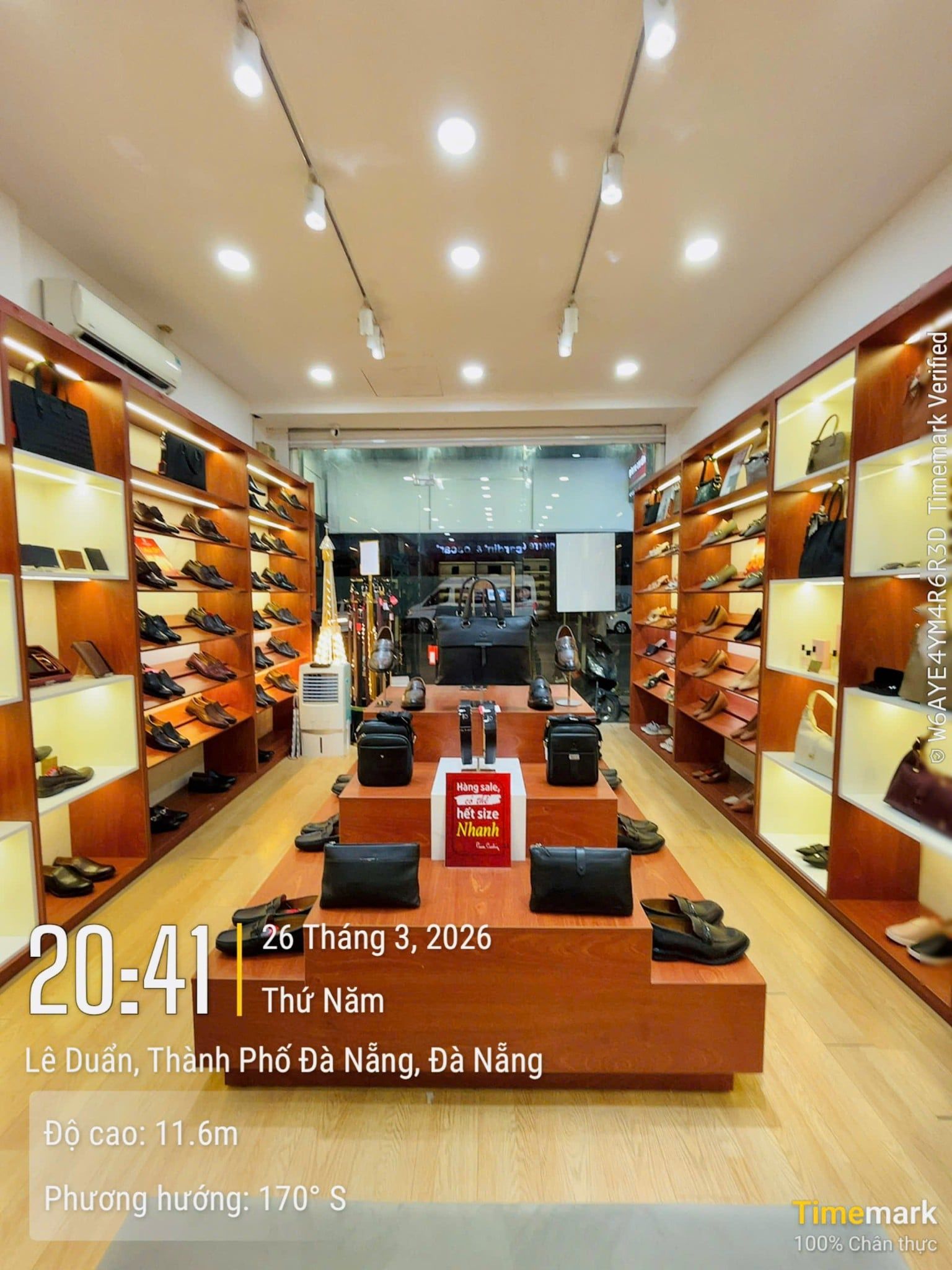 Không gian và hình ảnh cửa hàng tại 124 Lê Duẩn