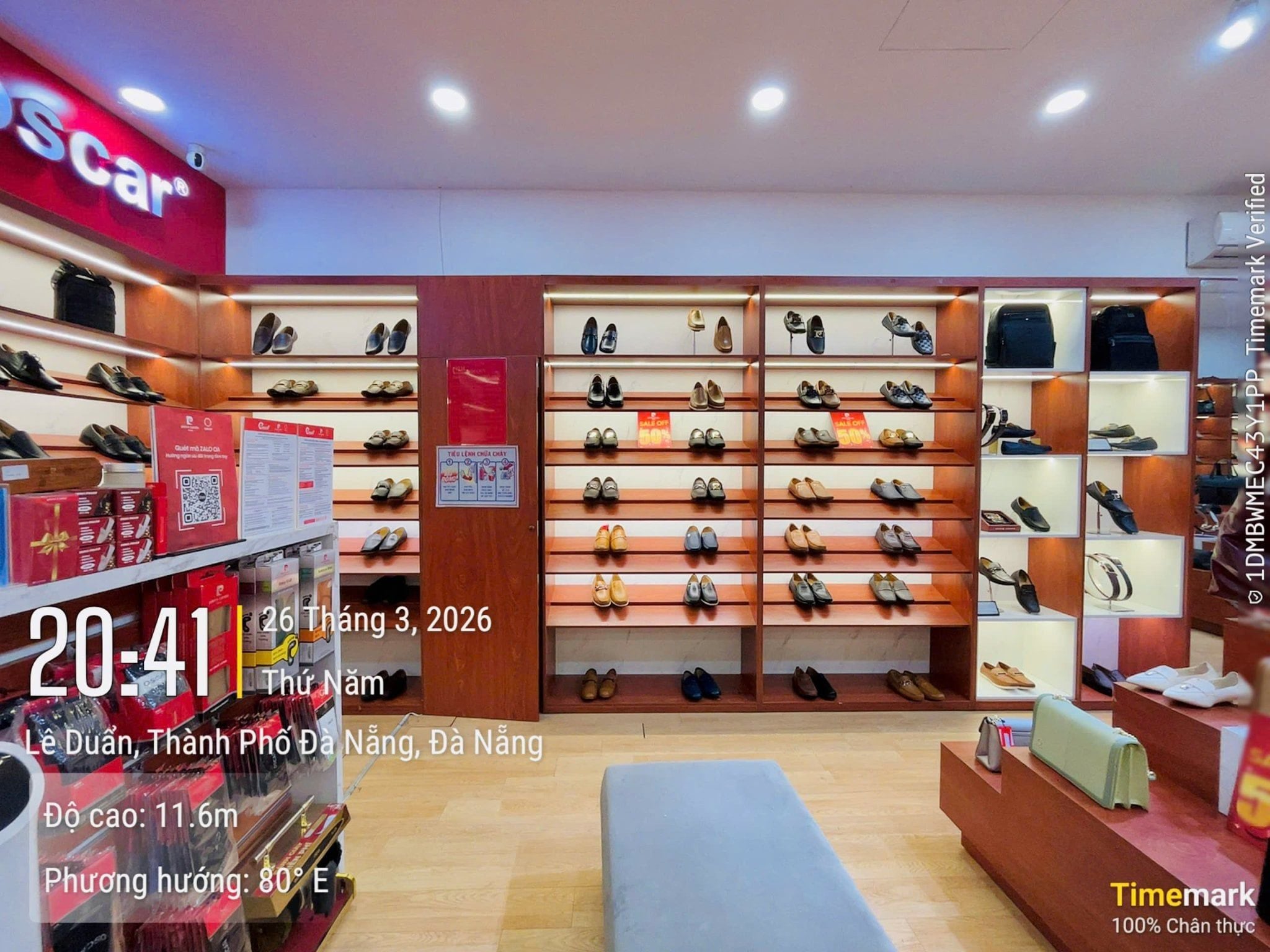 Đội ngũ tư vấn và trải nghiệm tại cửa hàng Pierre Cardin Oscar Fashion