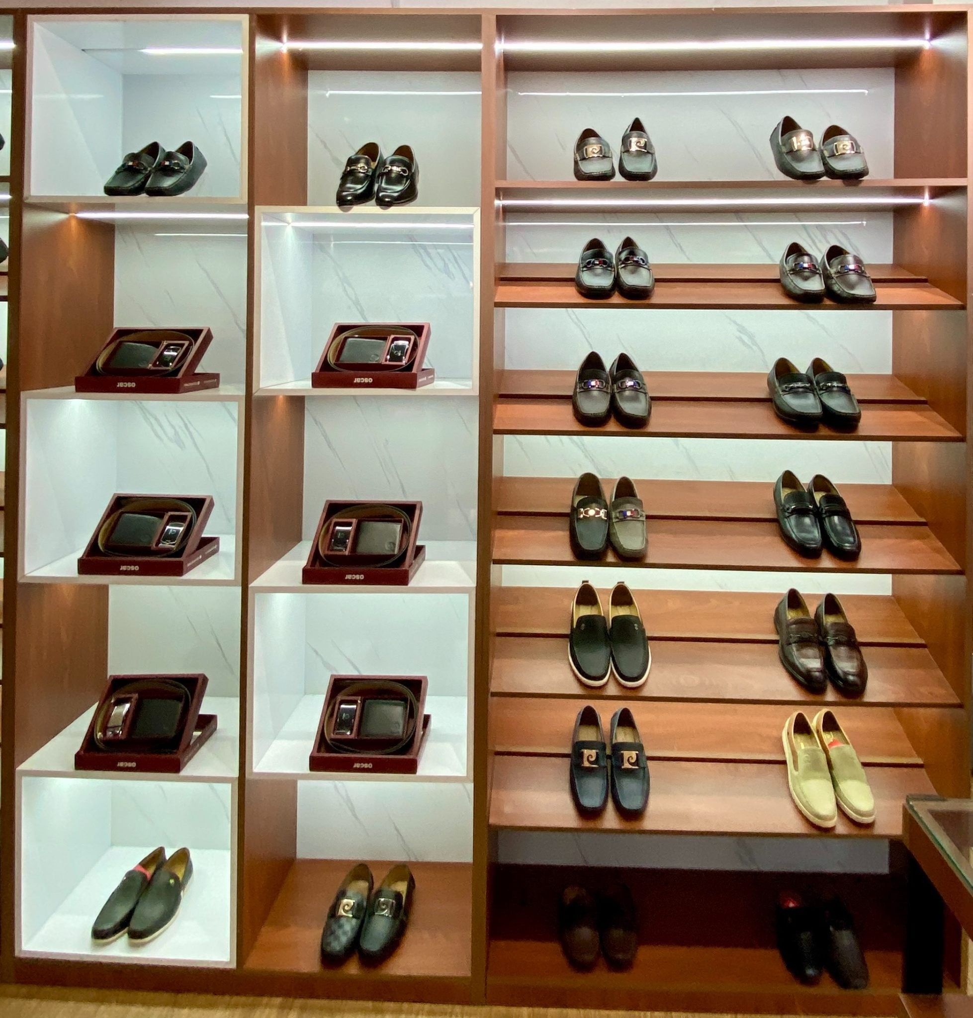 Không gian mua sắm Pierre Cardin tại Long Xuyên