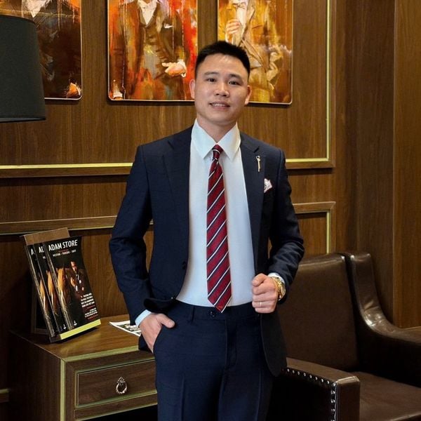 vest-nam-trung-niên-1