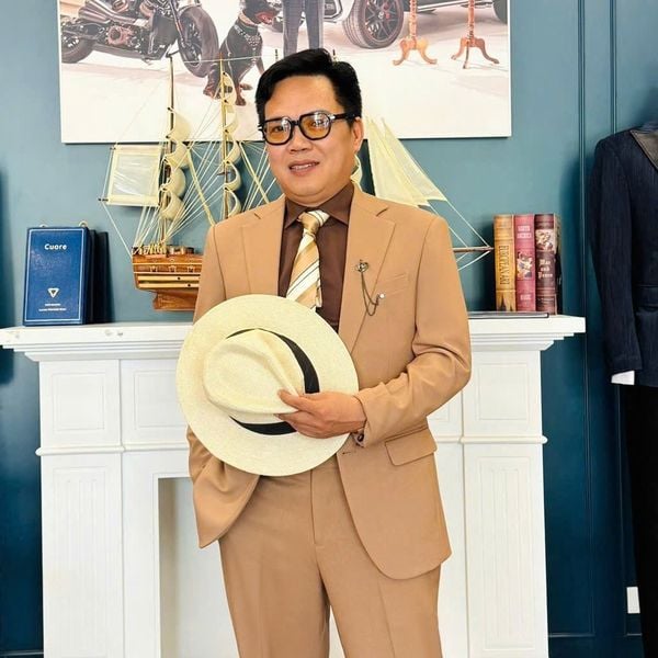 vest-nam-trung-niên-6