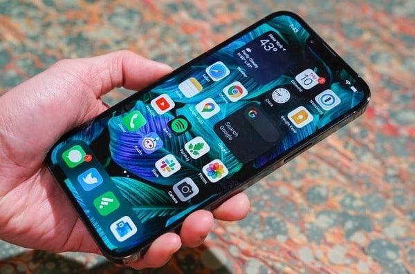 Lỗi iPhone 13 bị xanh màn hình