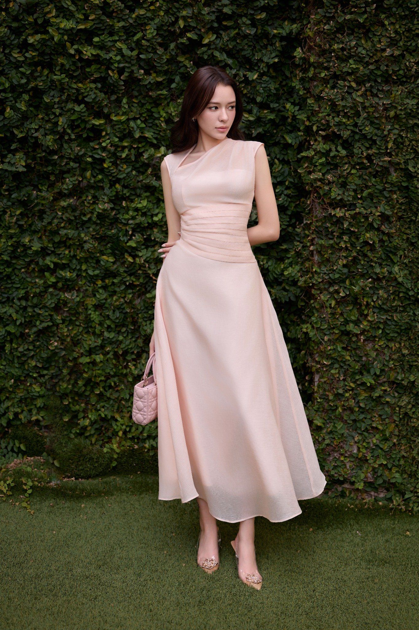 Đầm Xòe Tơ Gân Hồng Nhún Vai Cổ Xéo Dáng Midi