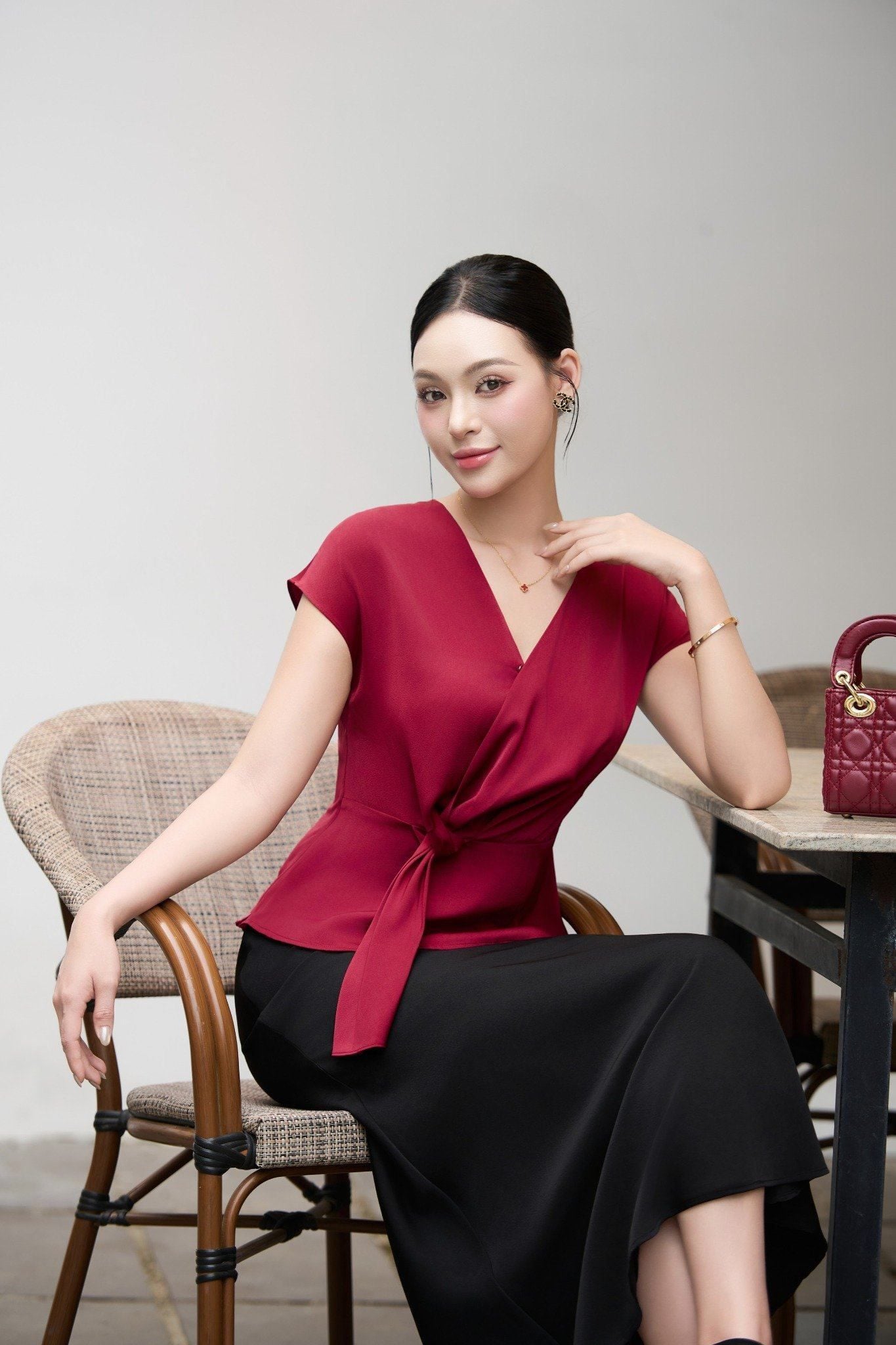 Set Áo Kiểu Đắp Tà Lụa Phối Chân Váy Đuôi Cá