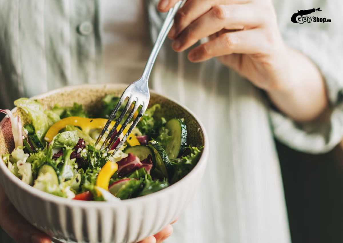 Quan hệ lâu ra có phải yếu sinh lý không?