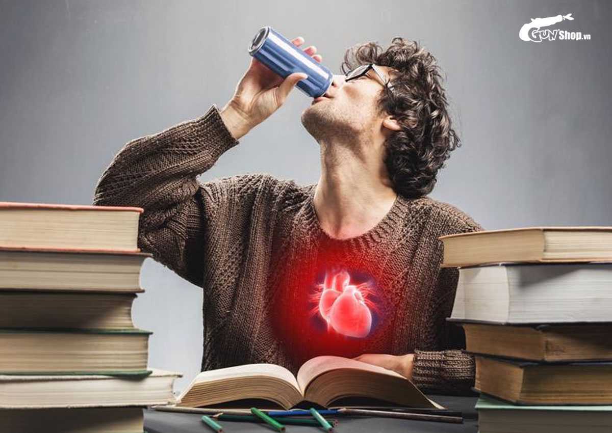 Uống nước tăng lực trước khi quan hệ