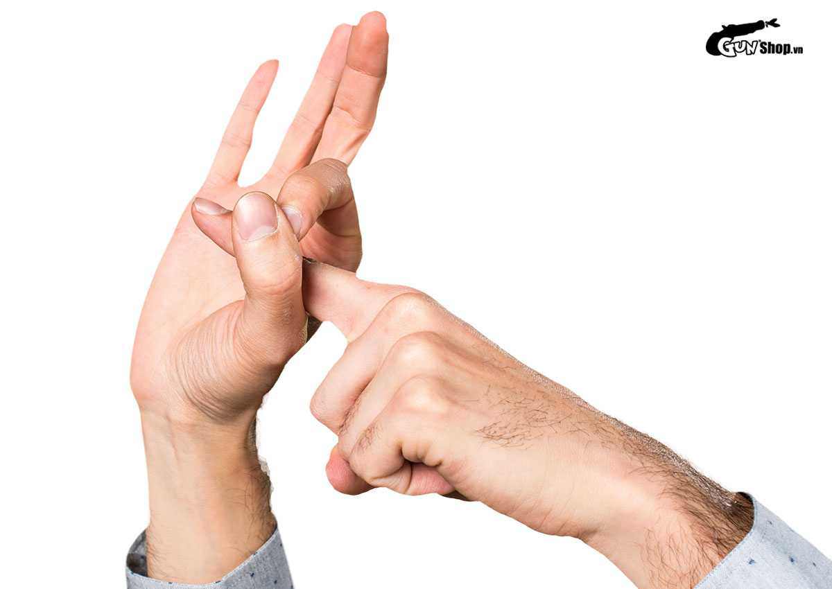 Quan hệ bằng tay ra máu có sao không?