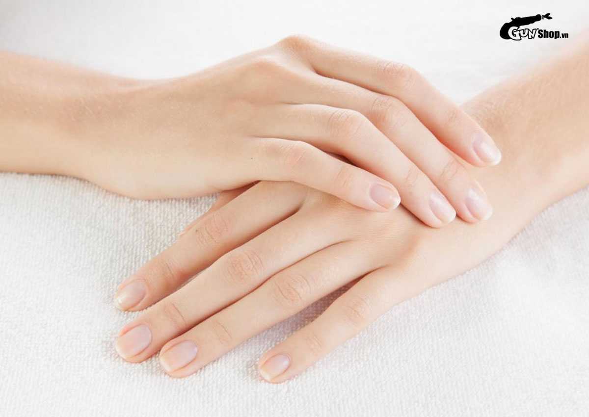 Quan hệ bằng tay ra máu có sao không?