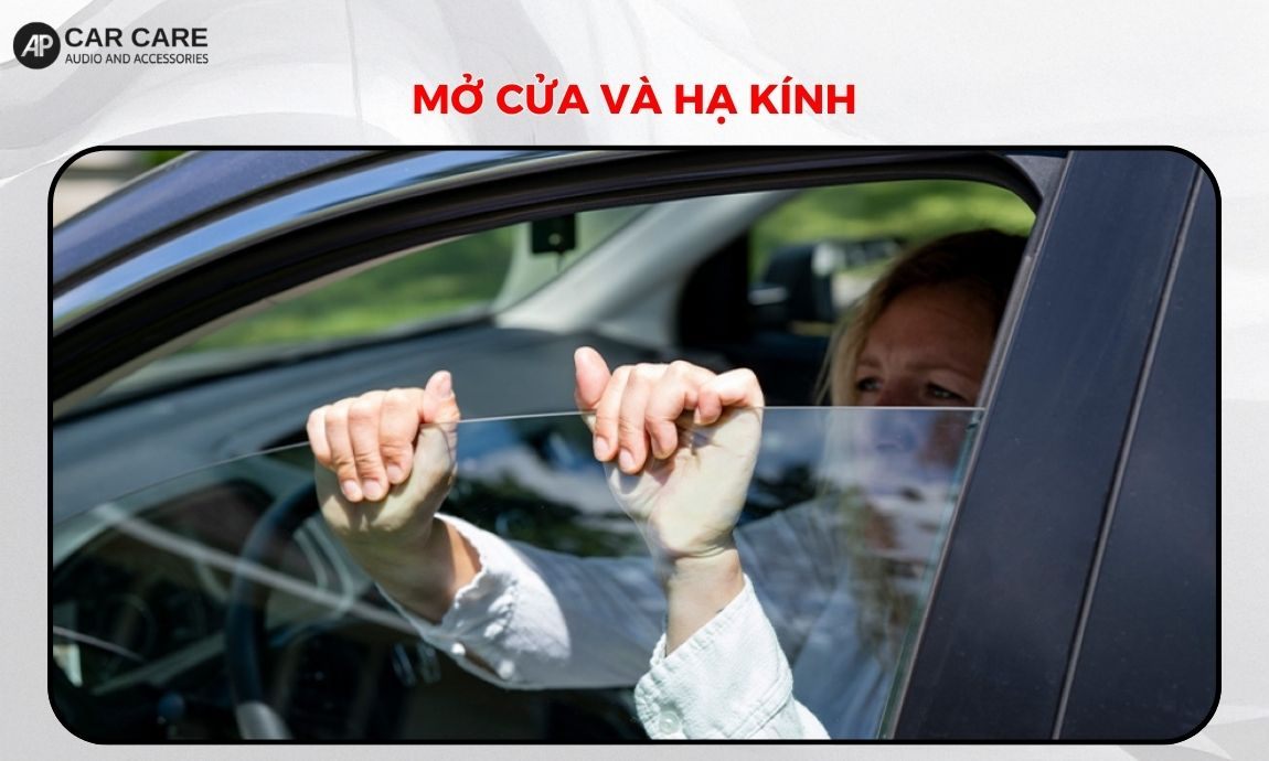 Mở cửa hạ kính khử mùi ô tô tự nhiên