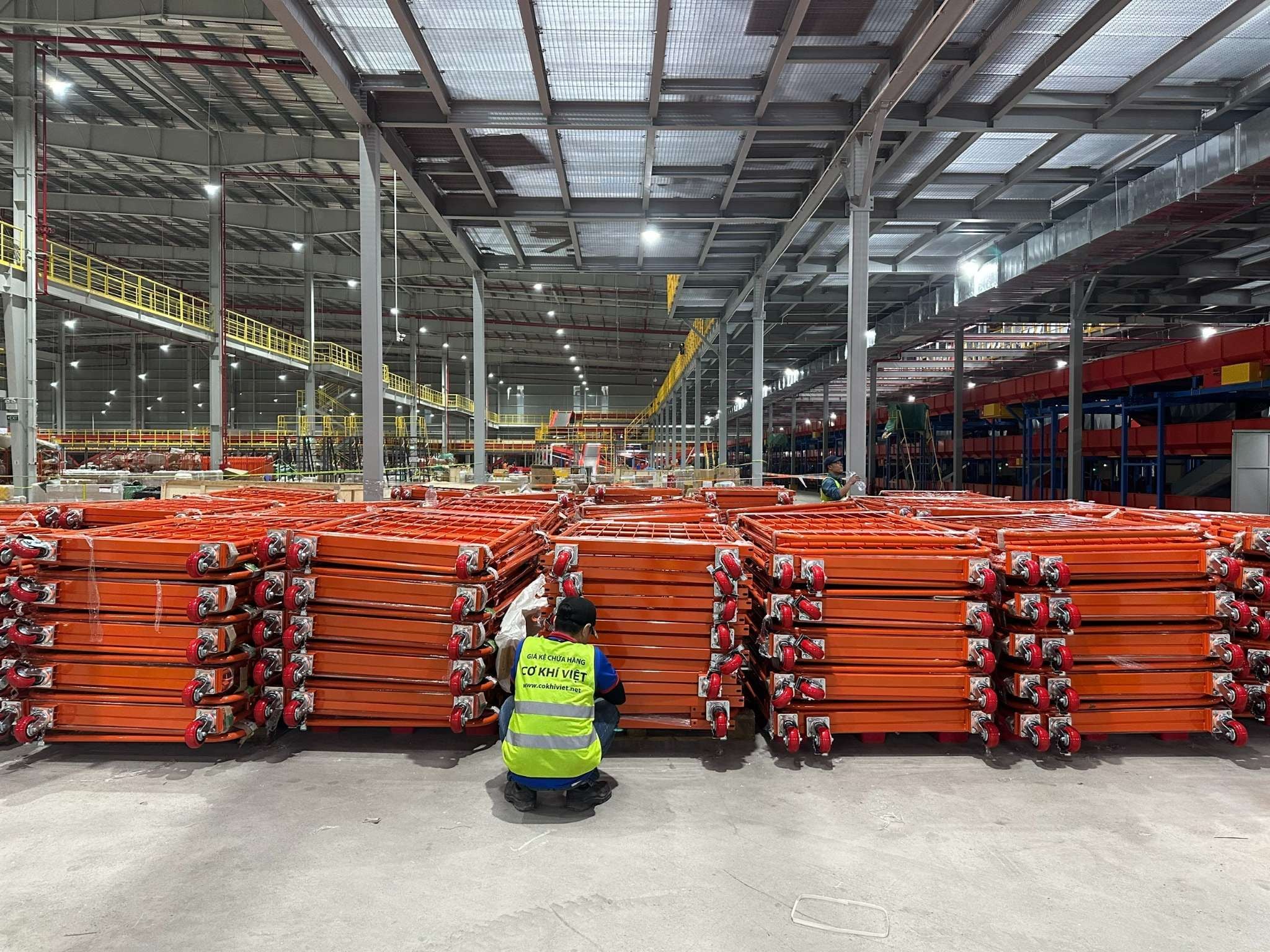 Xe đẩy hàng công nghiệp khung thép sơn tĩnh điện