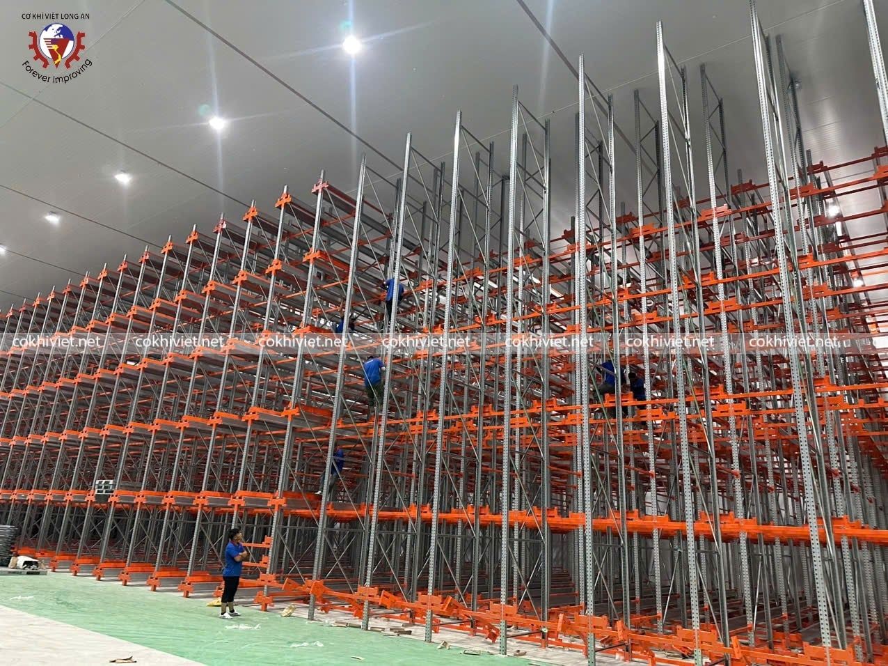 Lane kệ Radio Shuttle sâu 20 pallet trong kho lạnh