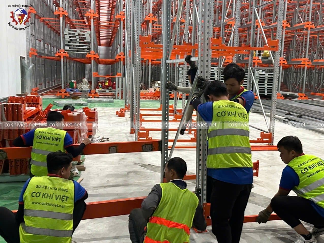 Dự án kệ tự động Radio Shuttle kho lạnh Thế Khánh do Cơ Khí Việt Long An triển khai, sức chứa hơn 15.000 pallet, chiều cao kệ trên 10m, lane sâu 20 pallet.