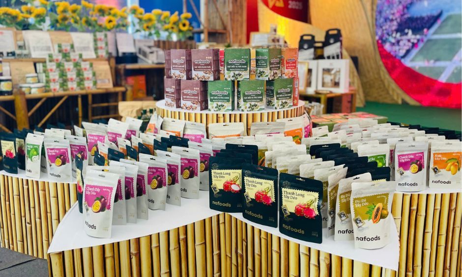 sản phẩm hàng tiêu dùng nafoods trưng bày tại hội chợ