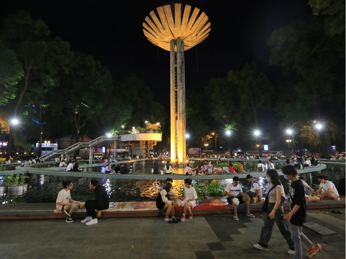 Ăn uống vui chơi tại Hồ Con Rùa