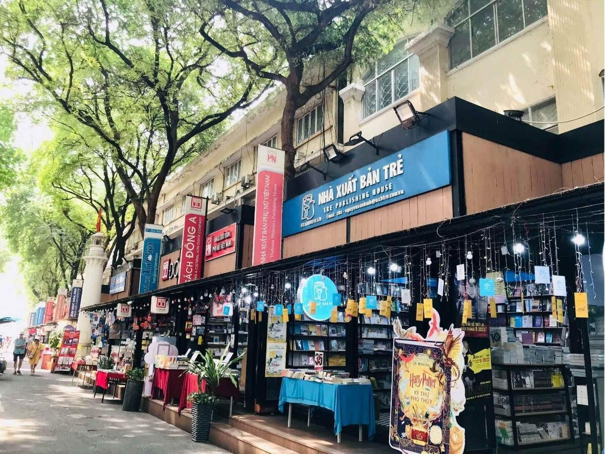 Con đường sách Nguyễn Văn Bình