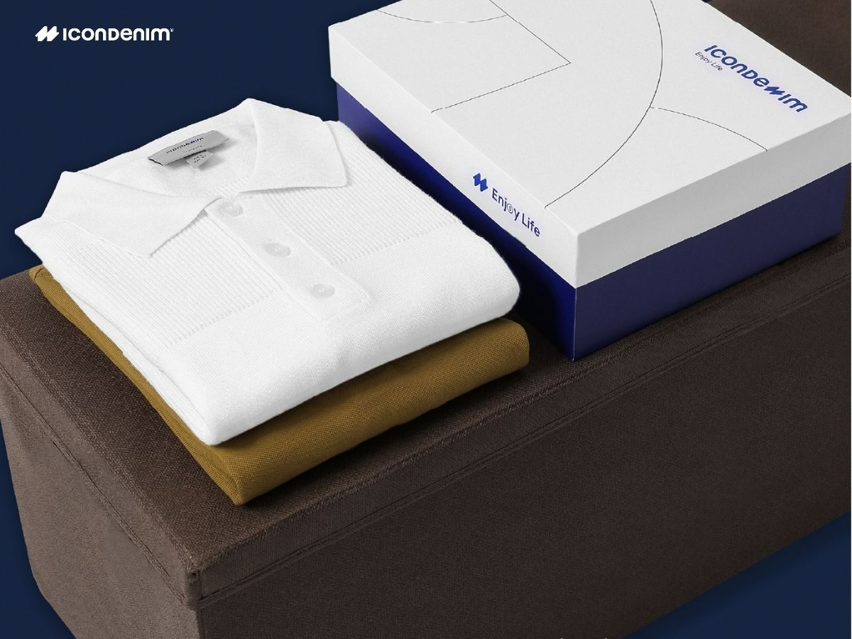 Quần áo được gói trong hộp quà