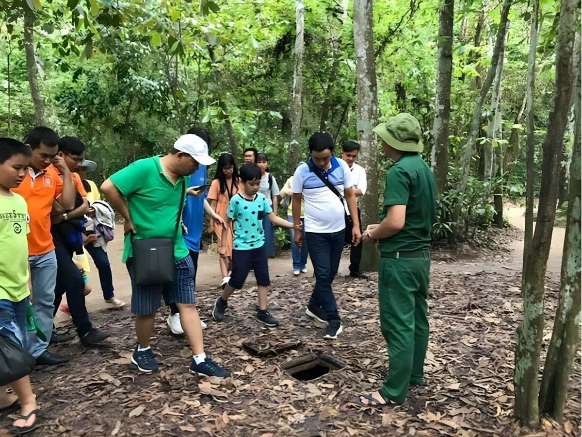 Tham quan địa đạo Củ Chi dịp lễ 2-9