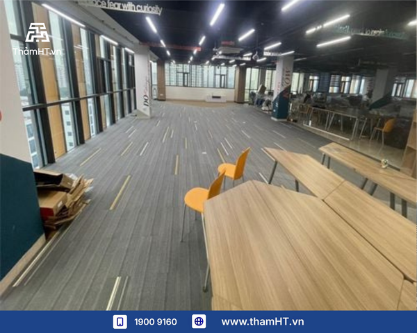 Thảm trải sàn văn phòng diện tích 200m2 - Thảm DOMAIN 201 Xám, 211 Vàng và 220 Trắng - Cải tạo văn phòng phối màu độc đáo
