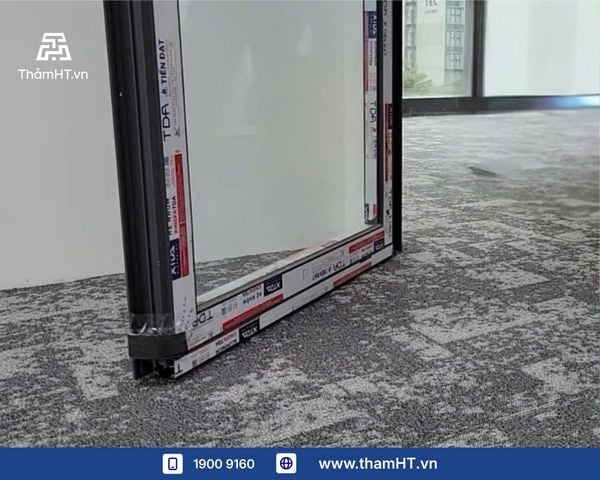 Kiểm Tra Độ Hở Cửa Trước Khi Lắp Thảm Văn Phòng: Chi Tiết Nhỏ Nhưng Dễ Phát Sinh Chi Phí