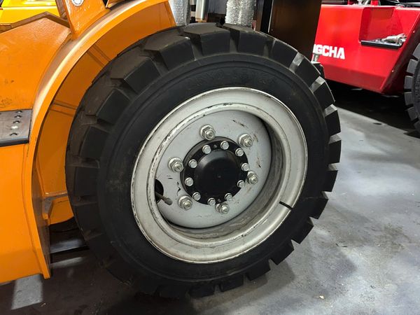 Lốp hơi trên xe nâng HANGCHA