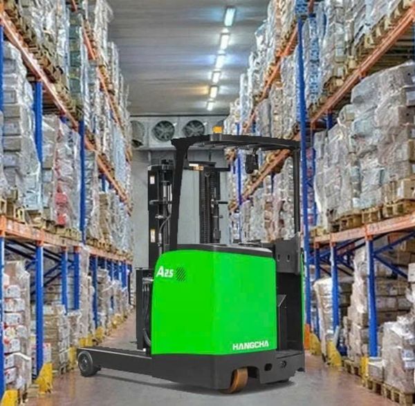 Reach Truck HANGCHA trong kho lạnh