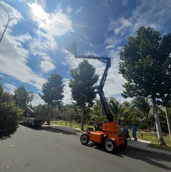 Xe nâng người HANGCHA đẹp dạng boomlift