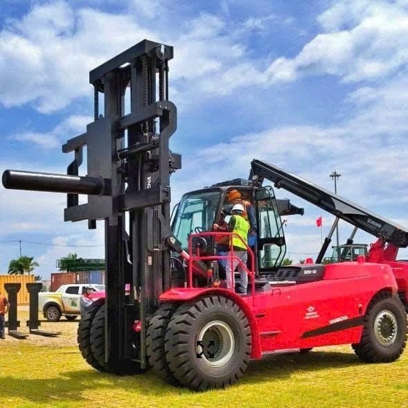 Xe nâng có gắn thanh nâng lõi HANGCHA
