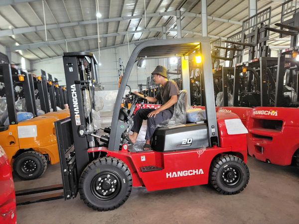 Xe nâng dầu 2 tấn Hangcha giá tốt an toàn