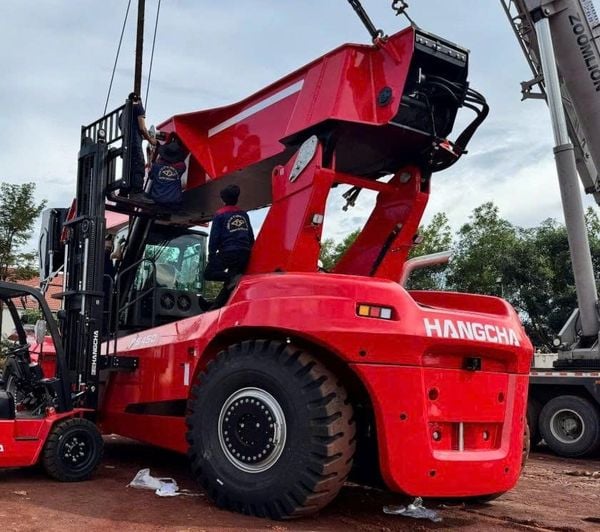 KHUNG XE CỦA XE GẮP CONTAINER HANGCHA