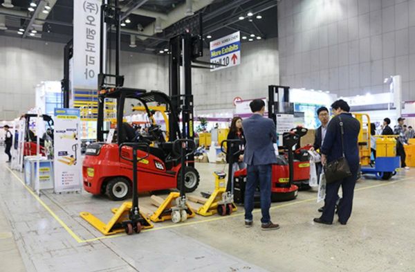 Xe nâng điện HANGCHA ở Hàn Quốc