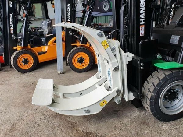 Cận cảnh kẹp giấy xe nâng