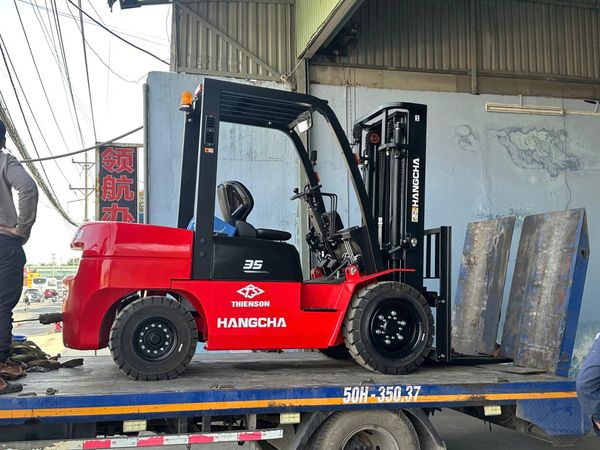 Xe nâng dầu diesel HANGCHA 3.5 tấn giao cho khách chính hãng